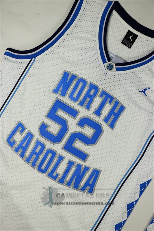 Camiseta NCAA Universidad de Carolina del Norte Worthy Blanco